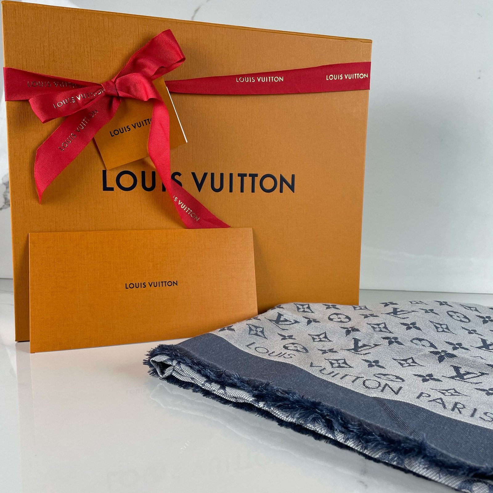 LOUIS VUITTON Châle Monogram Denim – Image 2