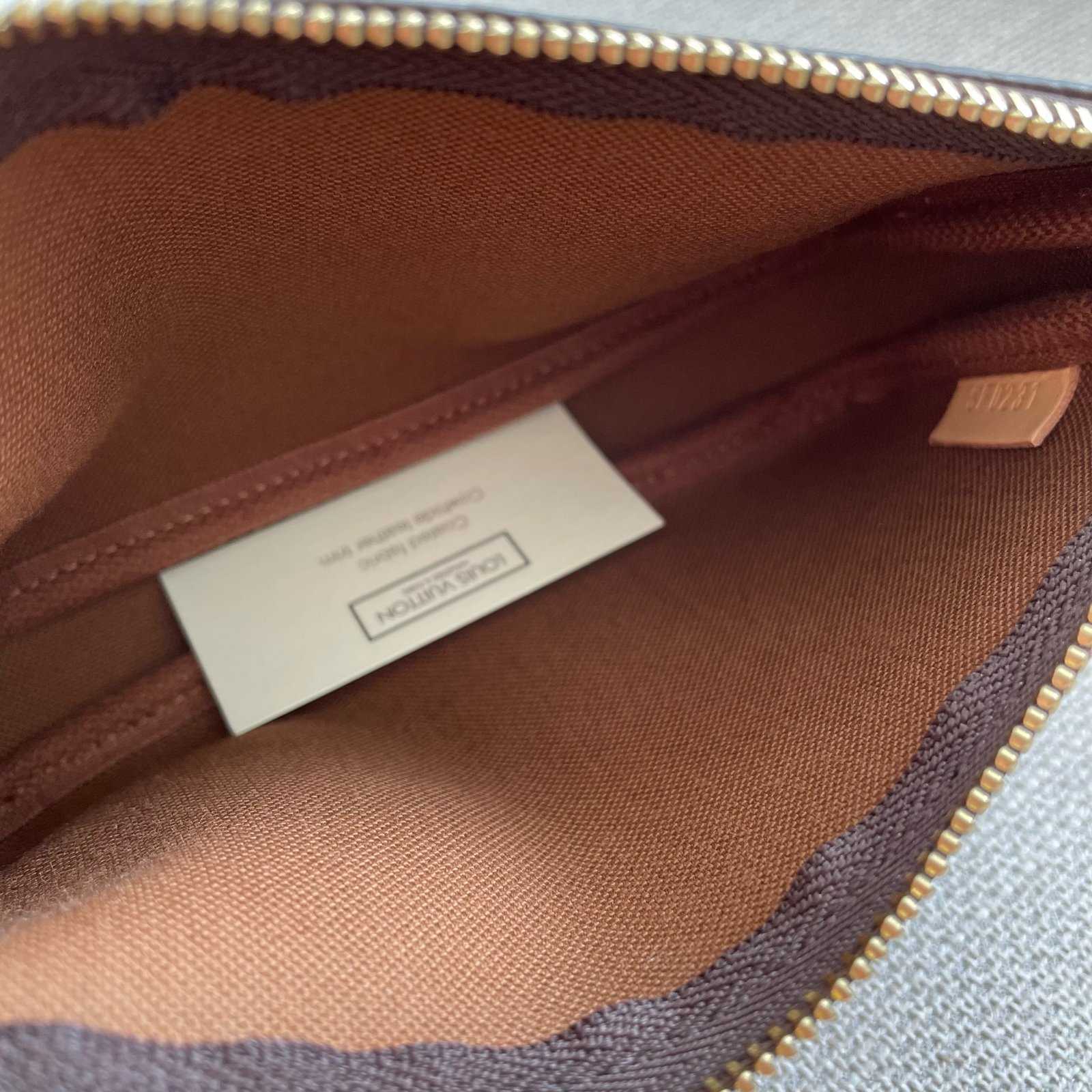 LOUIS VUITTON Pochette Accessoires Mini – Image 9
