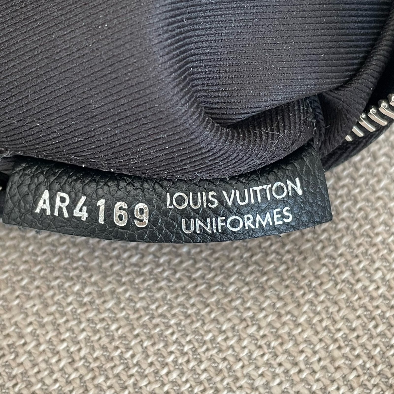 LOUIS VUITTON Pochette Pallas BB – Image 30