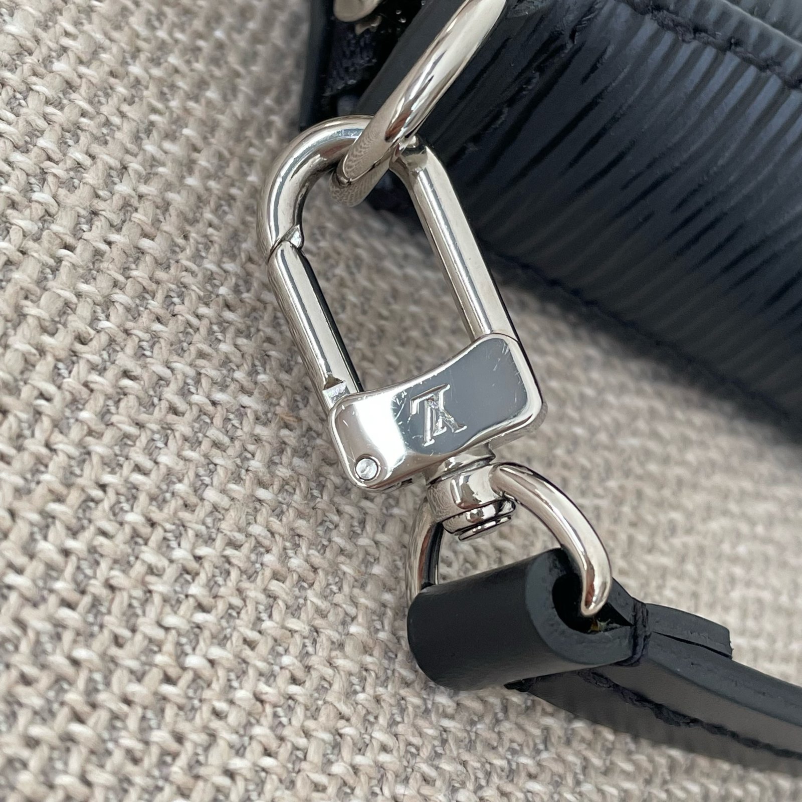 LOUIS VUITTON Pochette Accessoires – Image 15