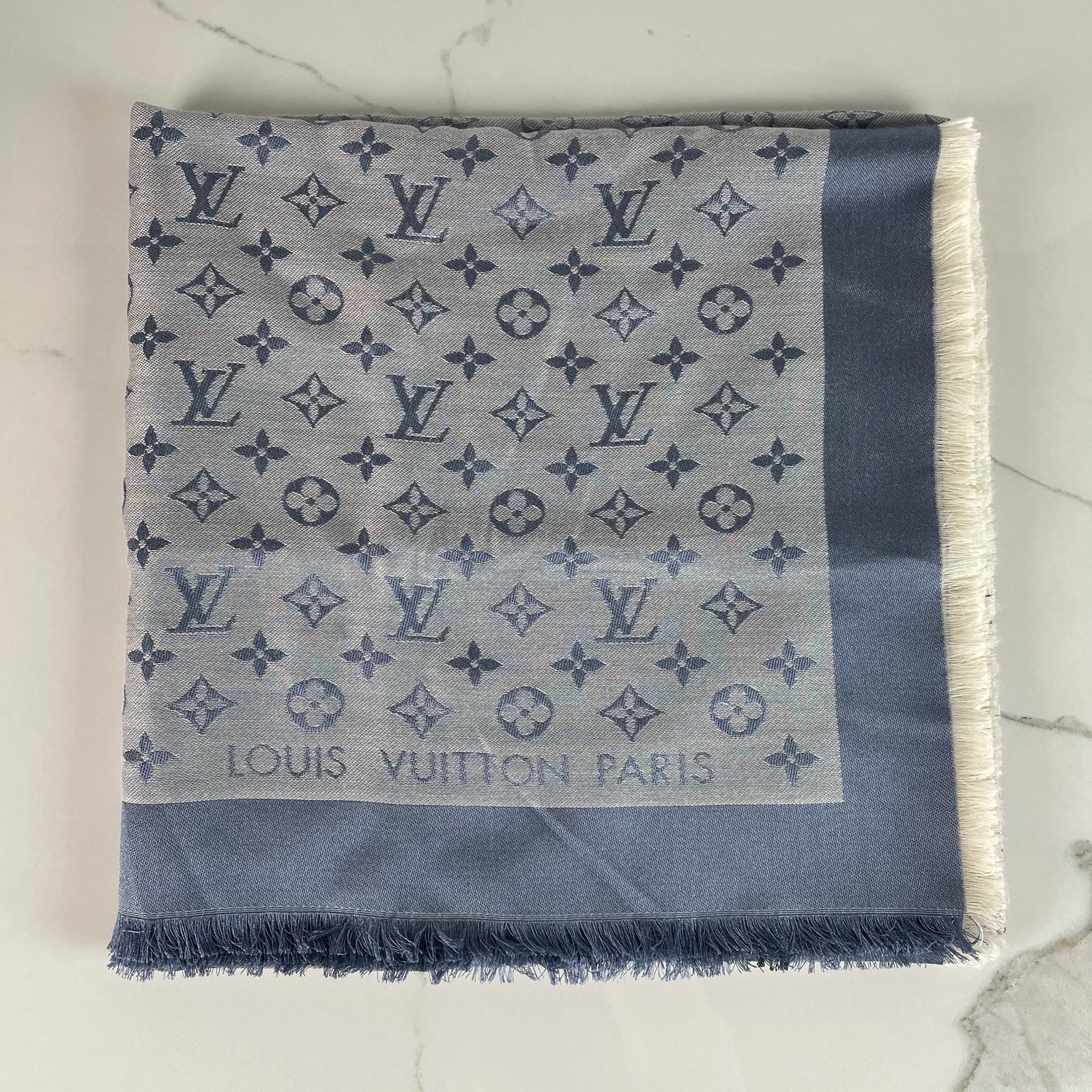 LOUIS VUITTON Châle Monogram Denim