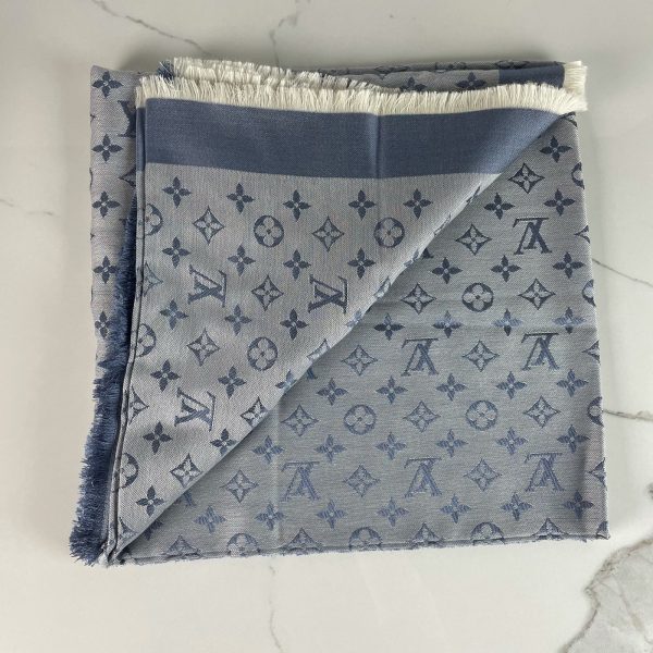 LOUIS VUITTON Châle Monogram Denim – Image 3