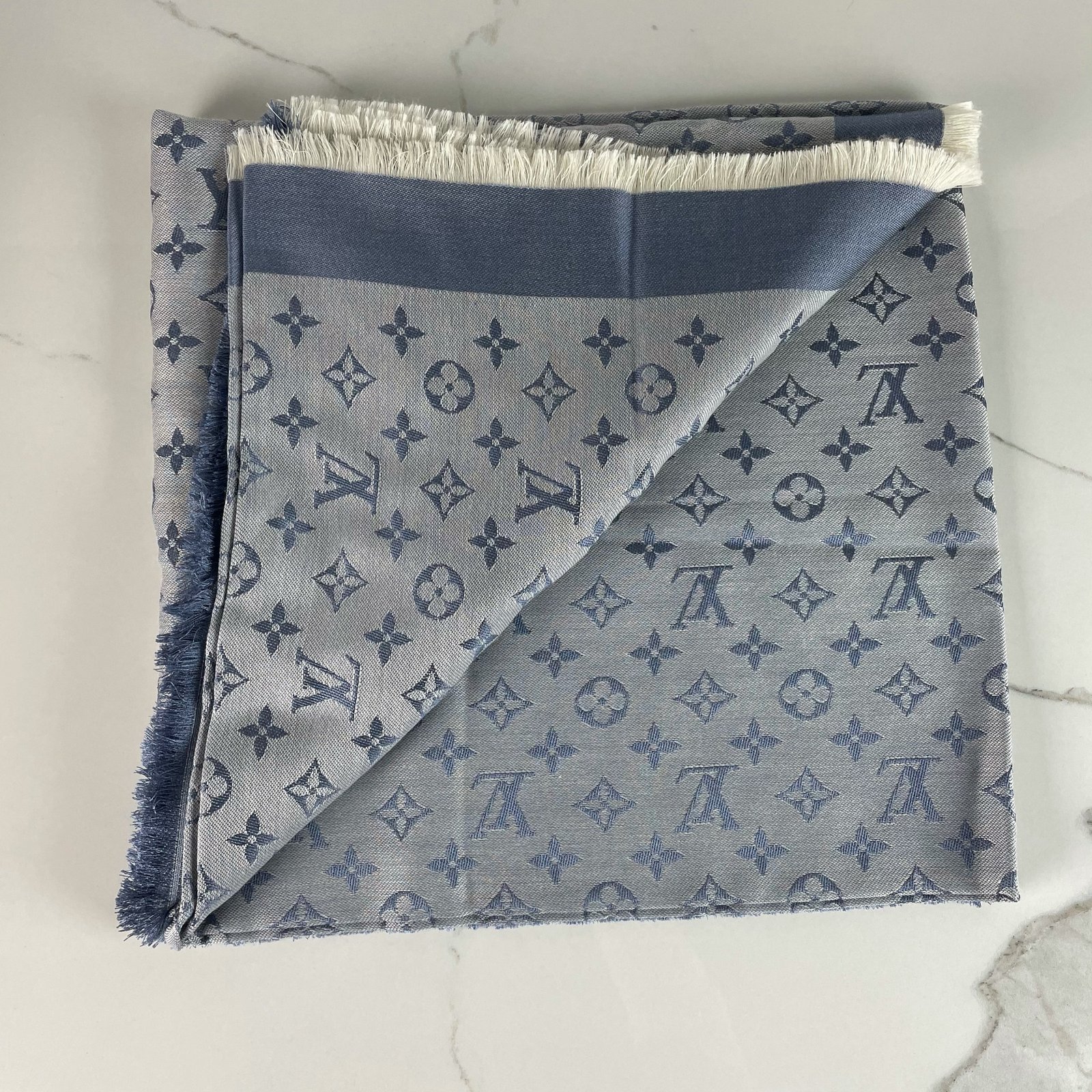 LOUIS VUITTON Châle Monogram Denim – Image 3