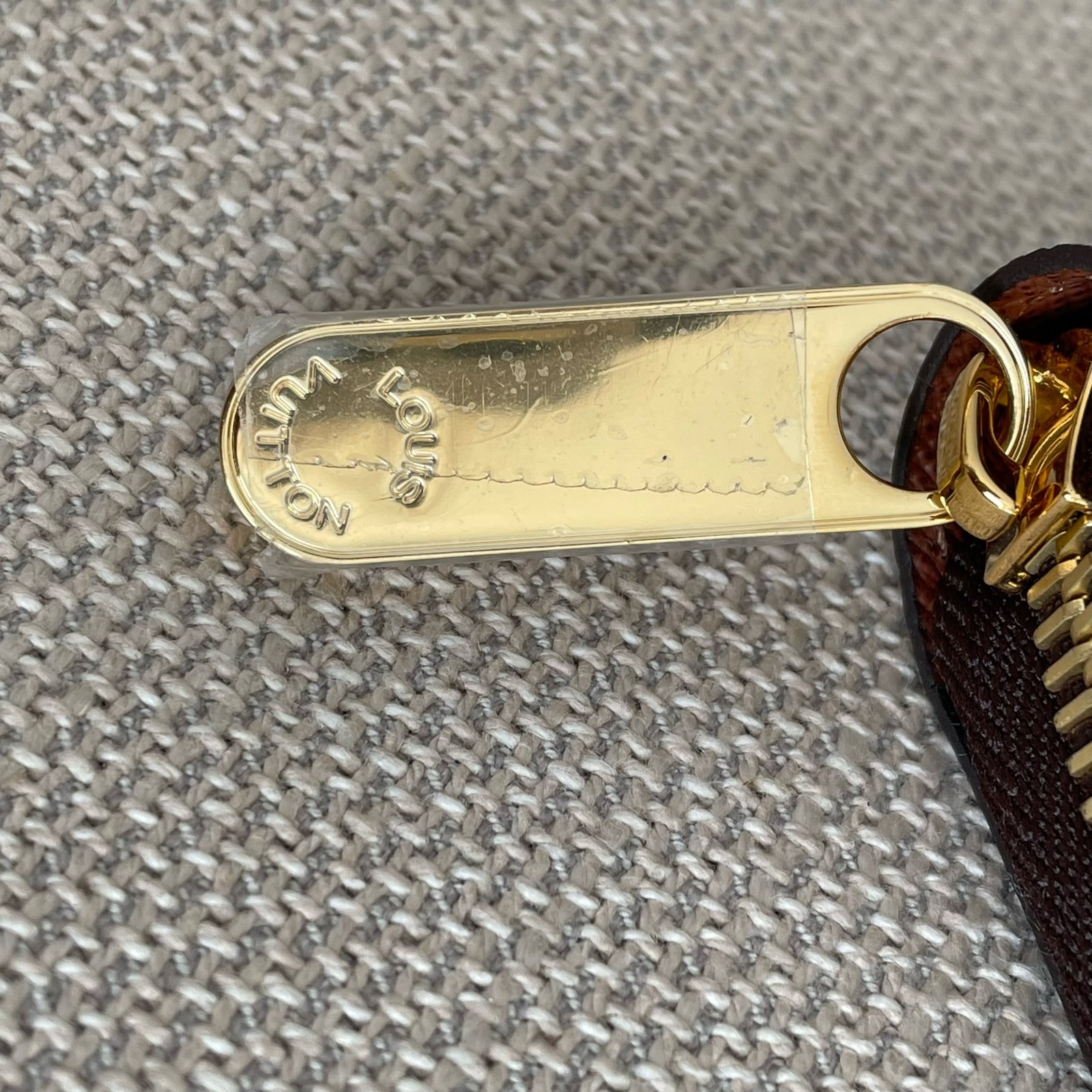 LOUIS VUITTON Zippy Wallet – Image 9