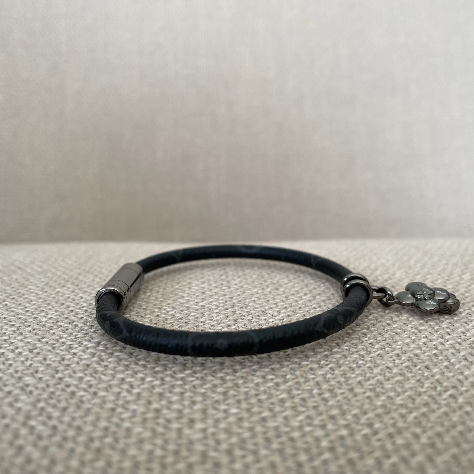 LOUIS VUITTON Bracelet Hang It – Image 6