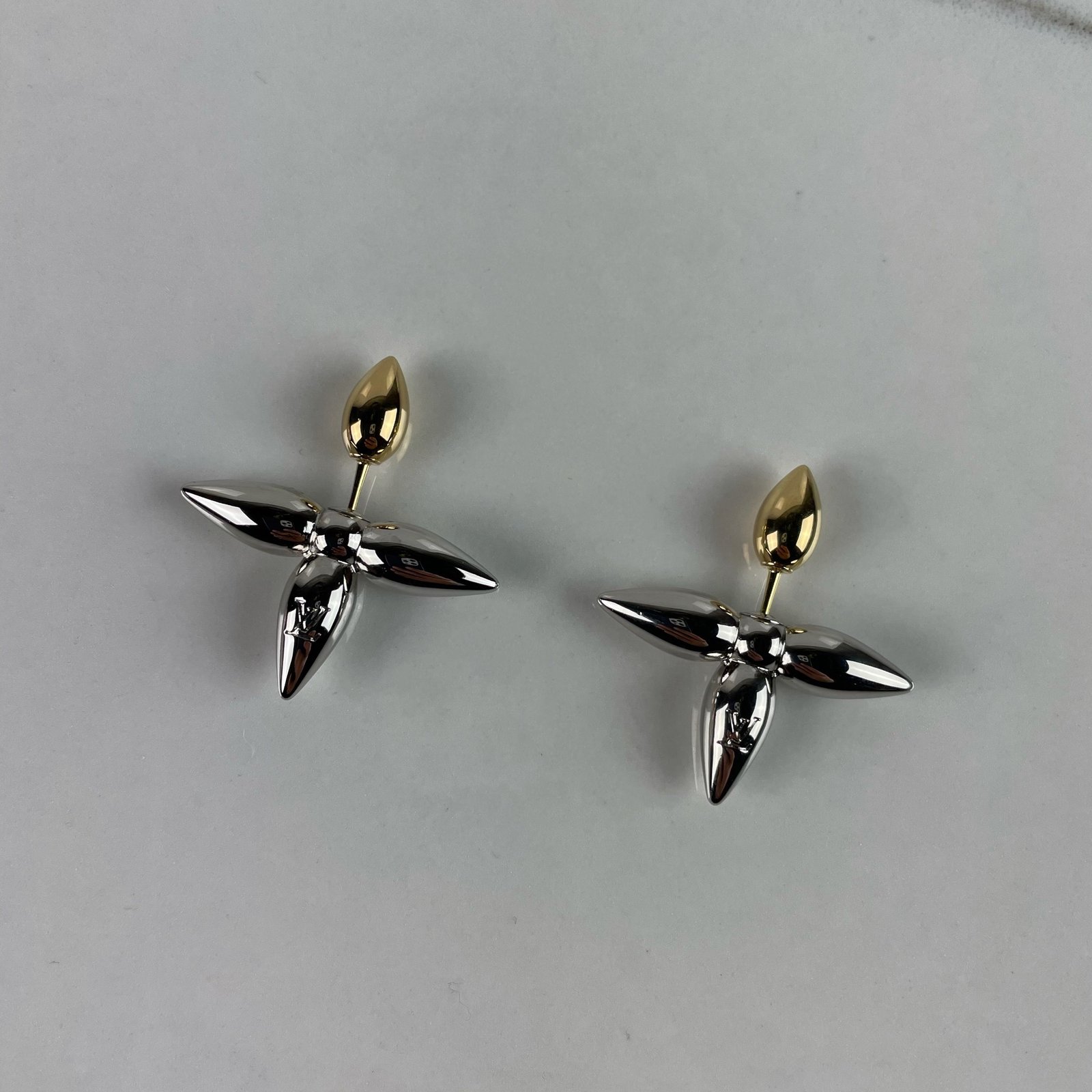 LOUIS VUITTON Louisette Stud Earrings – Image 4