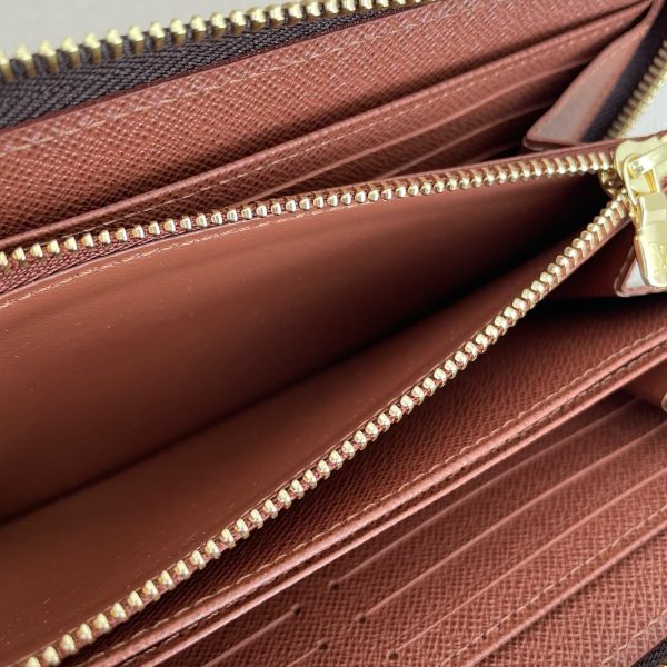 LOUIS VUITTON Zippy Wallet – Image 13