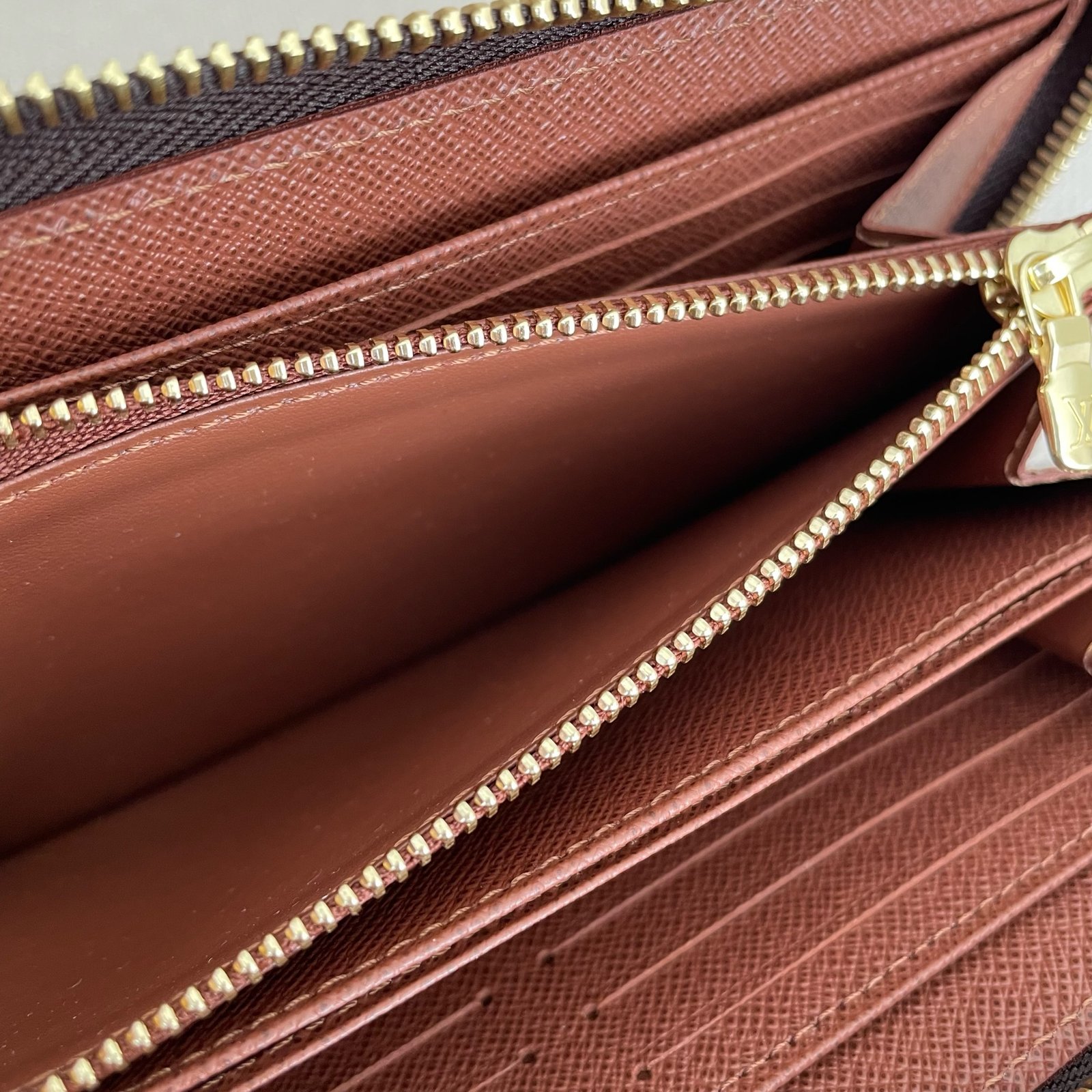 LOUIS VUITTON Zippy Wallet – Image 13