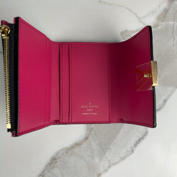 LOUIS VUITTON Portefeuille Capucines XS – Image 8