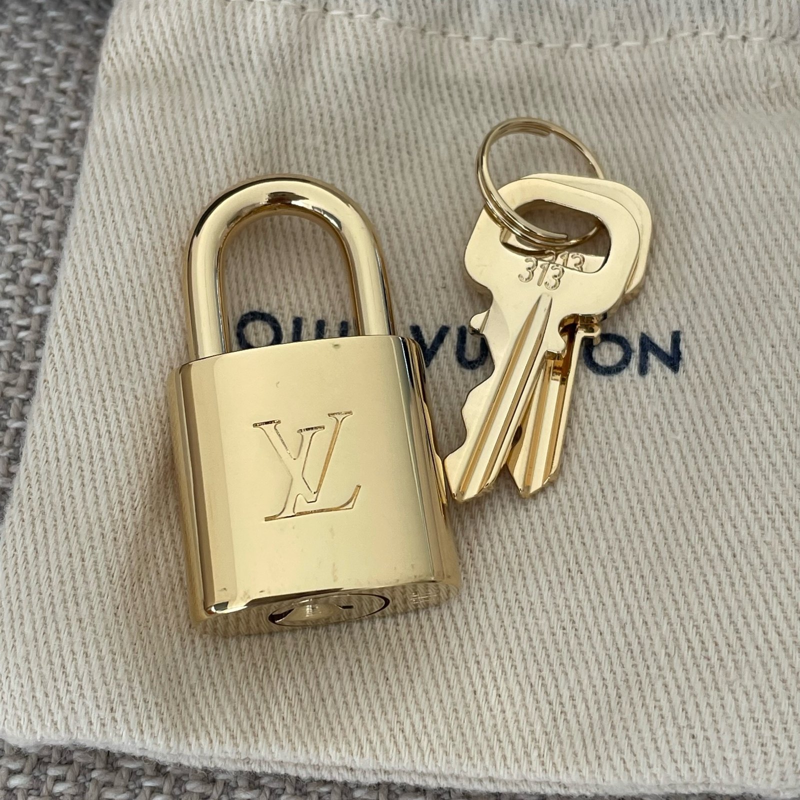 LOUIS VUITTON Alma BB – Image 16