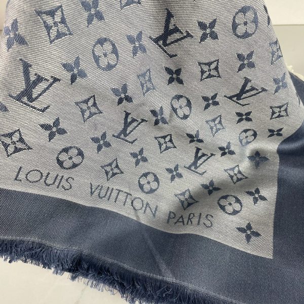 LOUIS VUITTON Châle Monogram Denim – Image 4