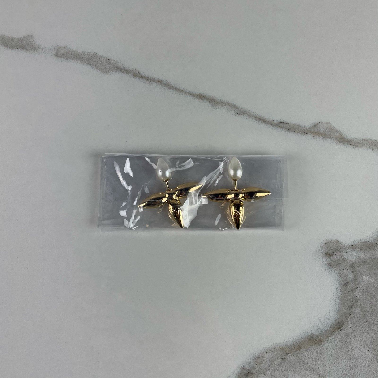 LOUIS VUITTON Louisette Stud Earrings – Image 3