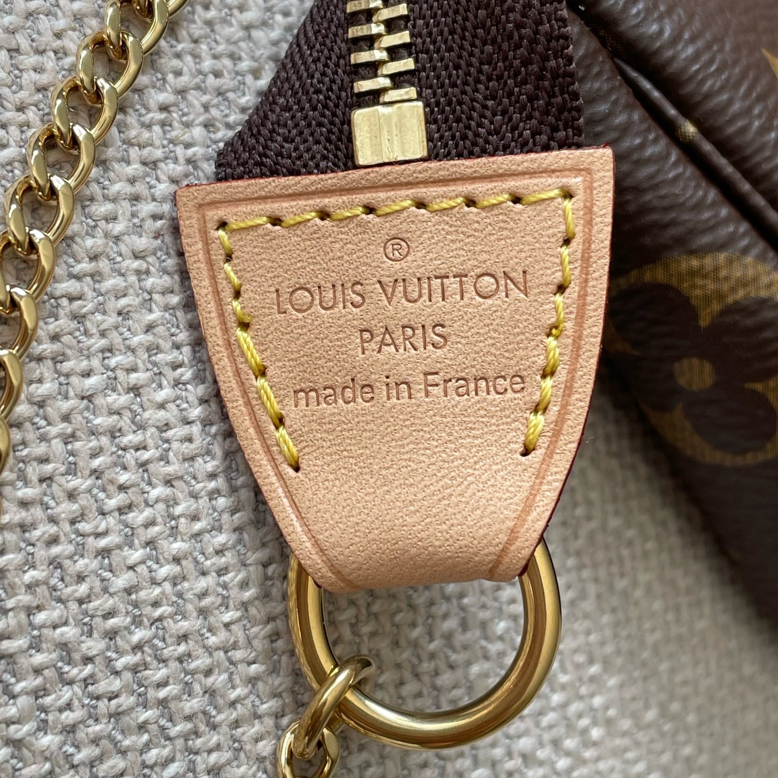 LOUIS VUITTON Pochette Accessoires Mini – Image 4