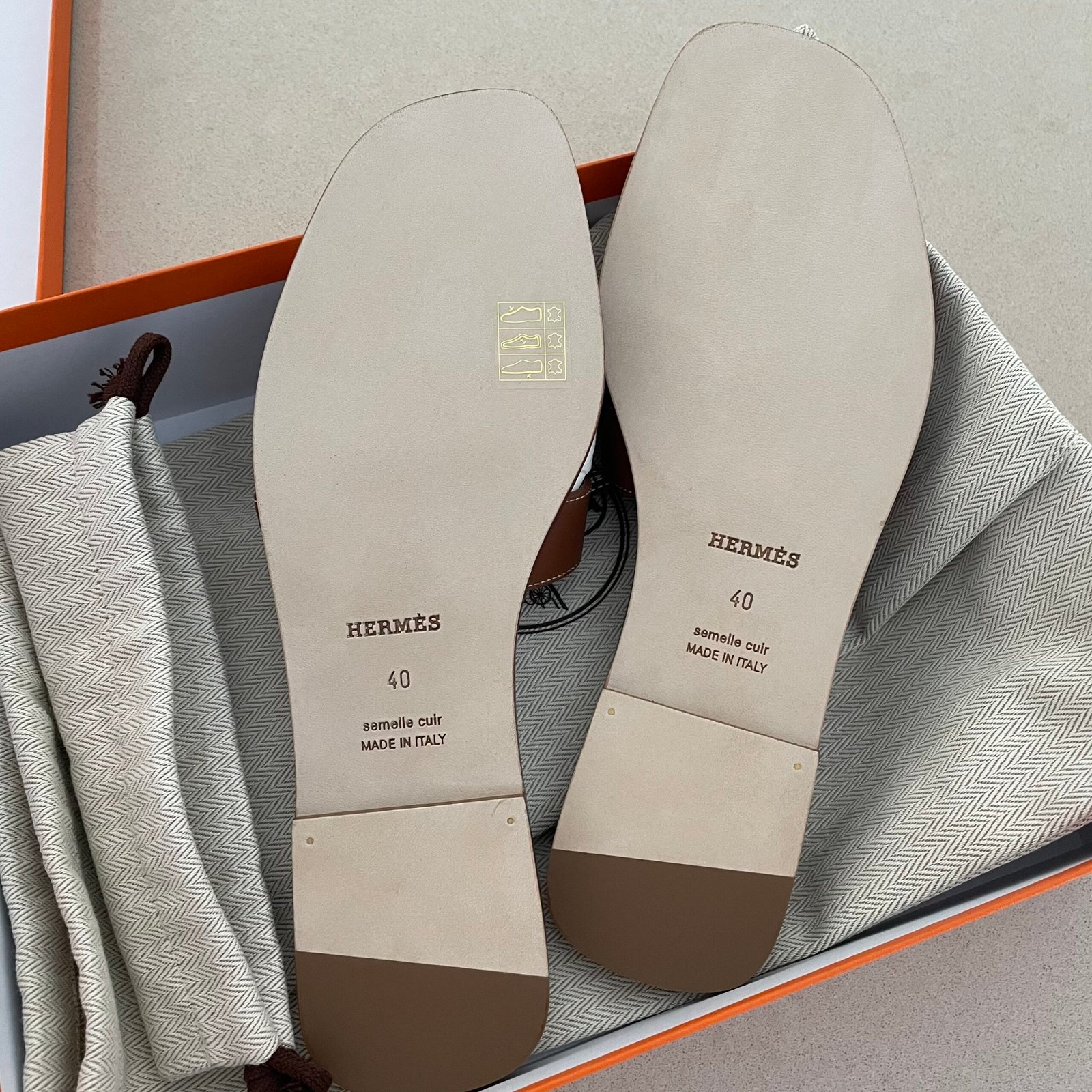 HERMÈS Oran Sandals – Image 12