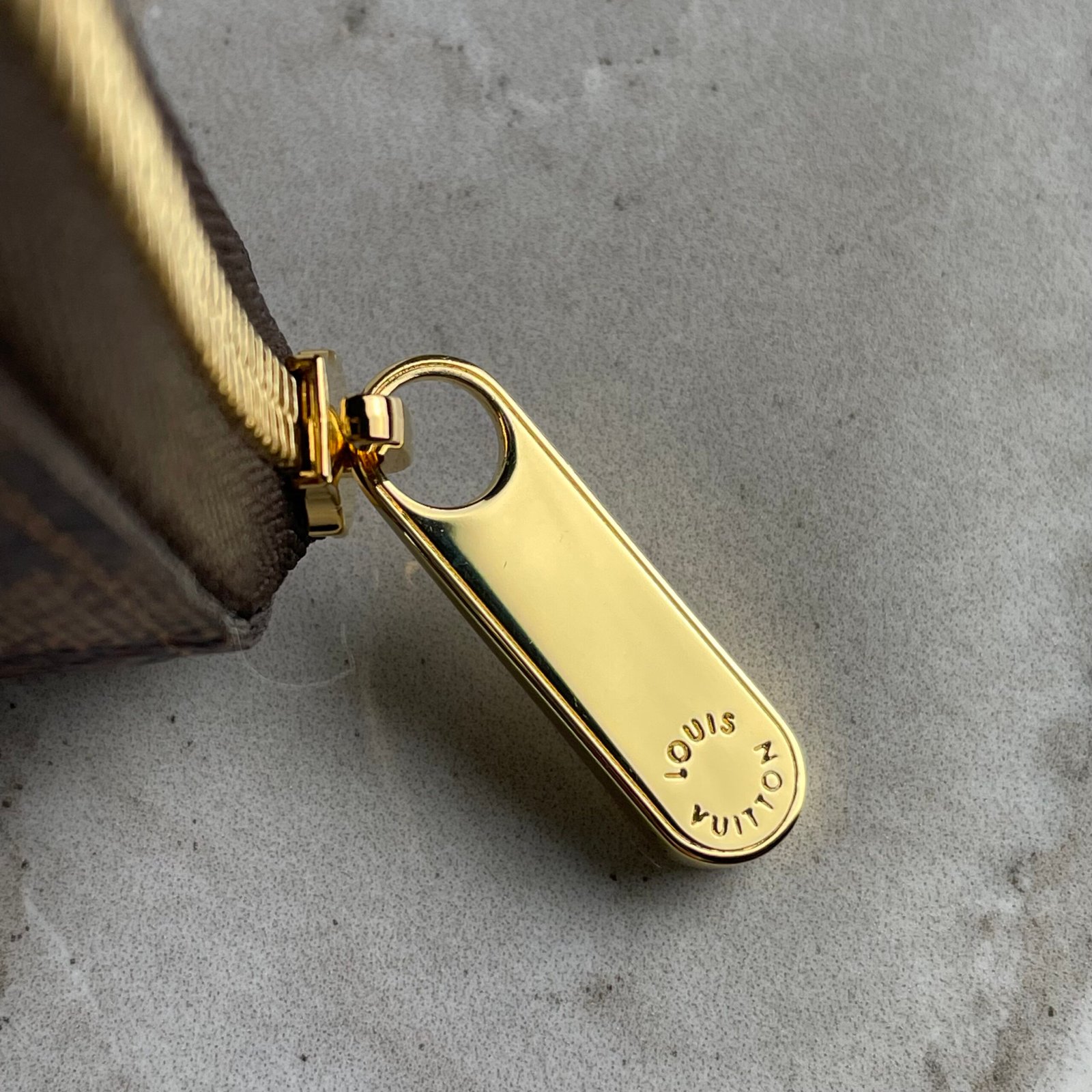 LOUIS VUITTON Zippy Coin Purse – Image 8