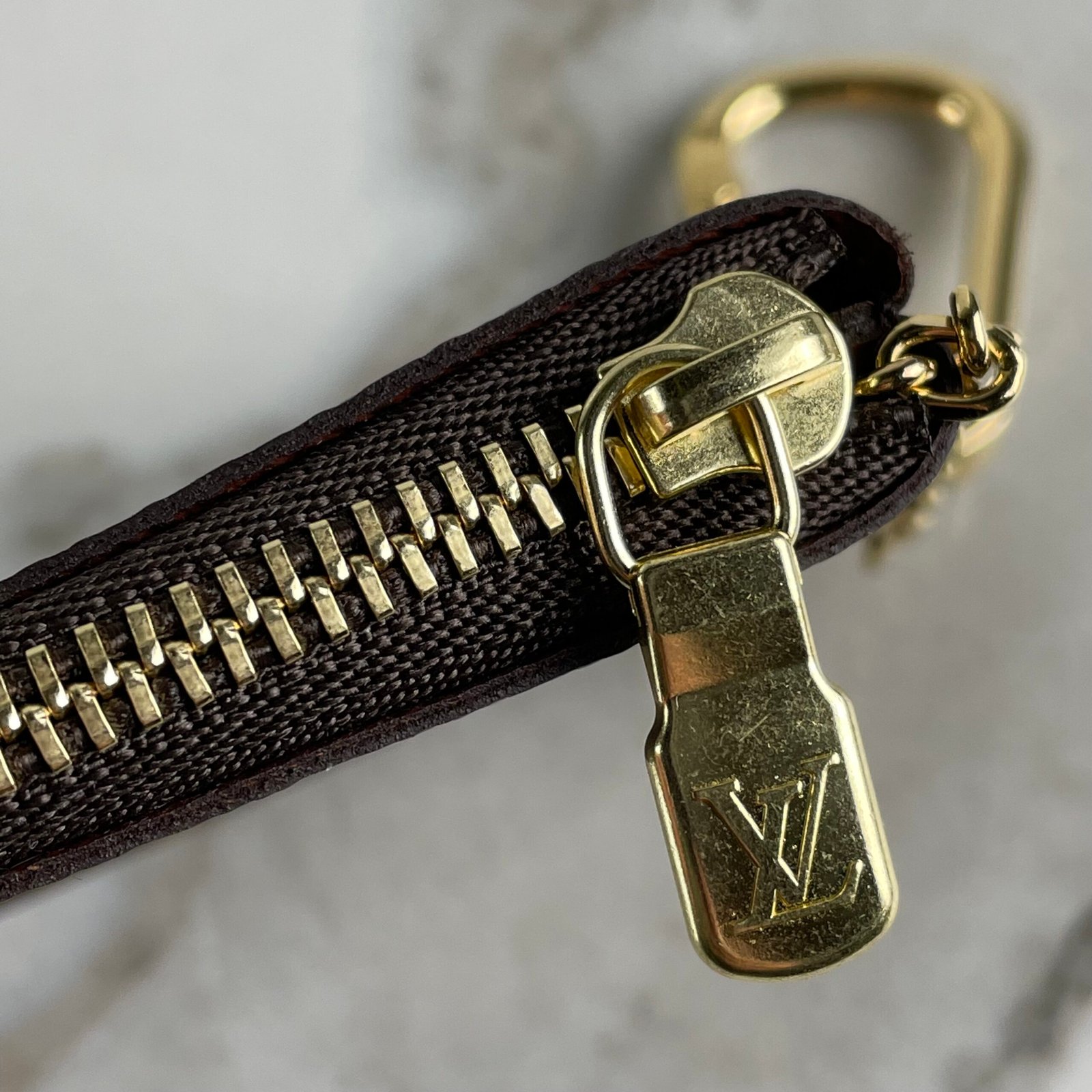 LOUIS VUITTON Pochette Clés – Image 7