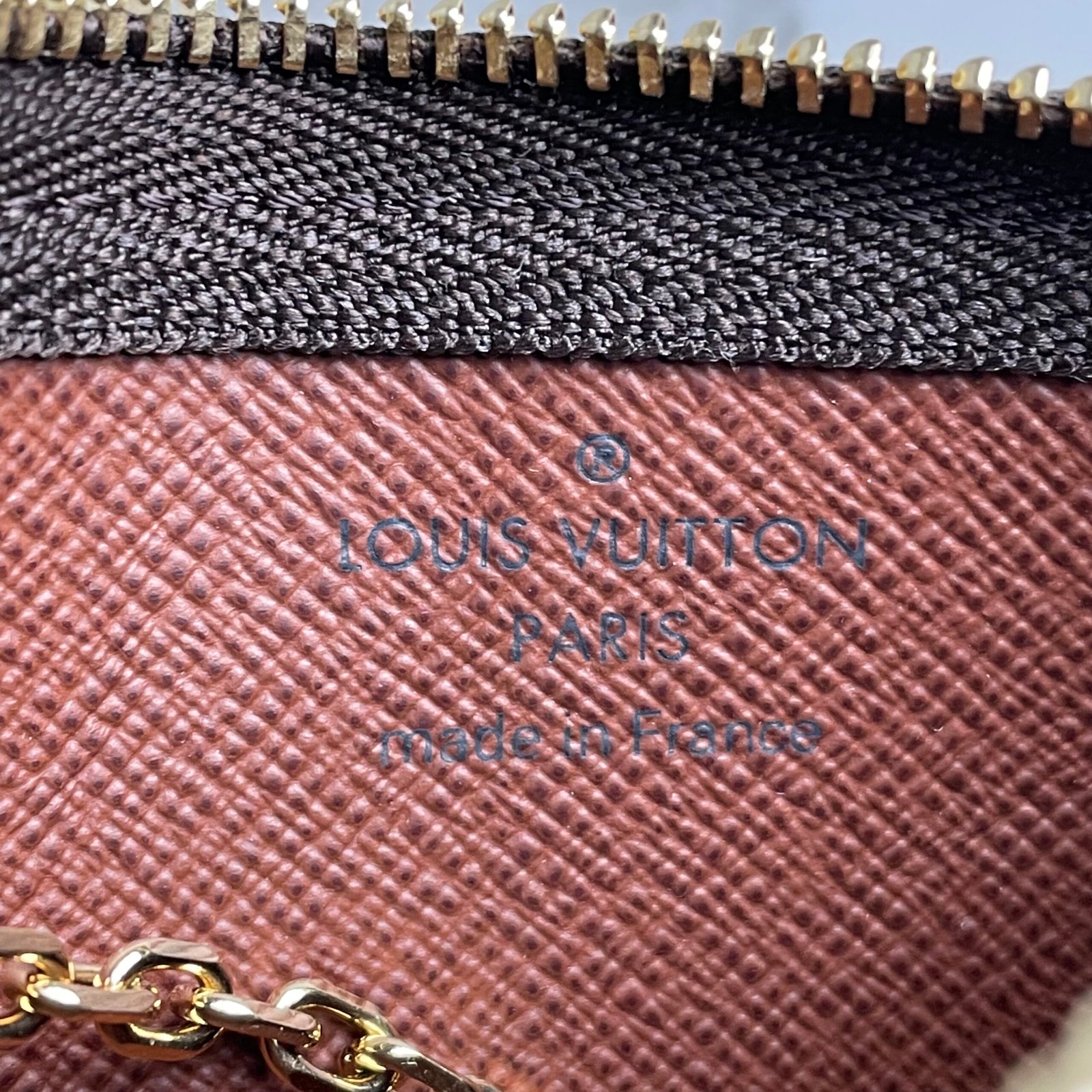 LOUIS VUITTON Pochette Clés – Image 12
