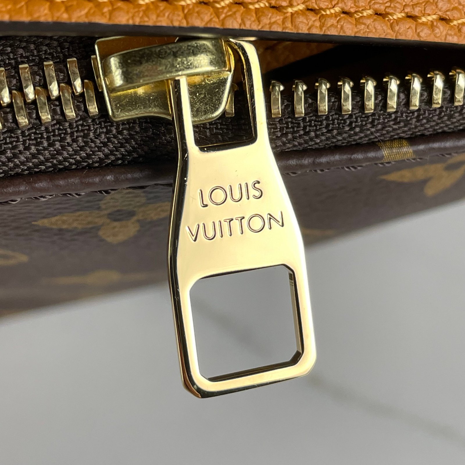 LOUIS VUITTON Pochette Pallas BB – Image 5