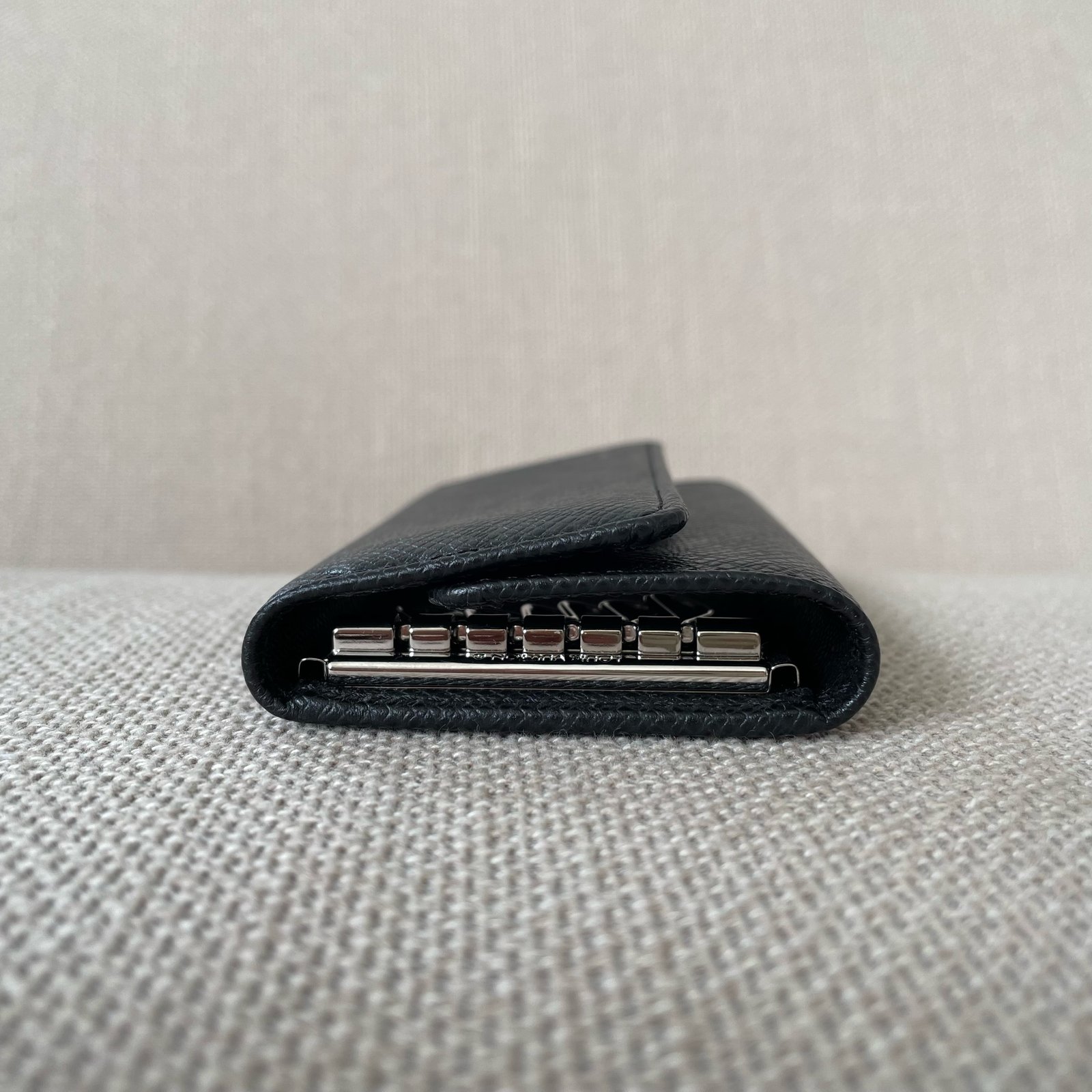 LOUIS VUITTON 6 Key Holder – Image 5