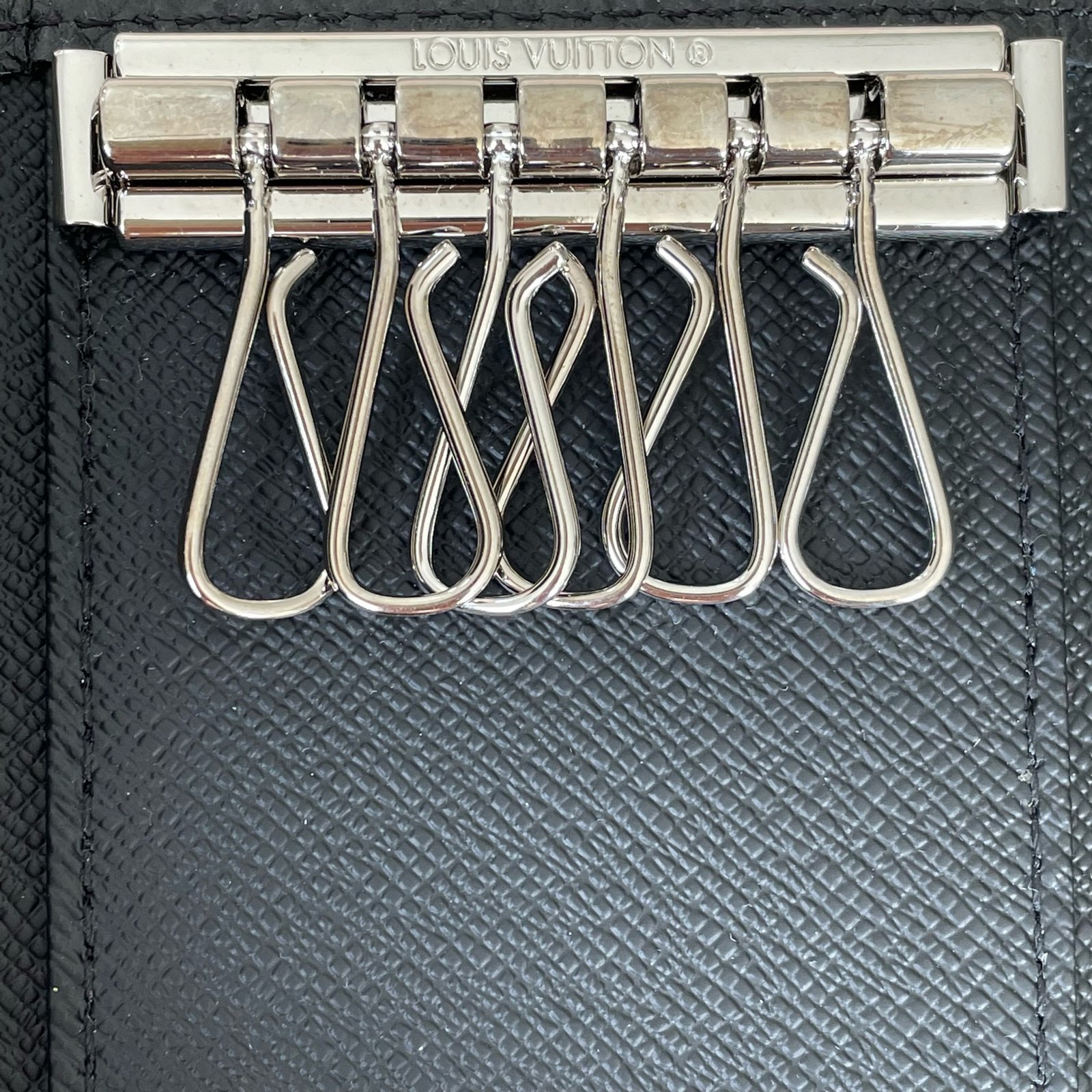 LOUIS VUITTON 6 Key Holder – Image 12