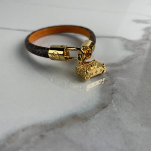 LOUIS VUITTON Bracelet à Charm Petite Malle