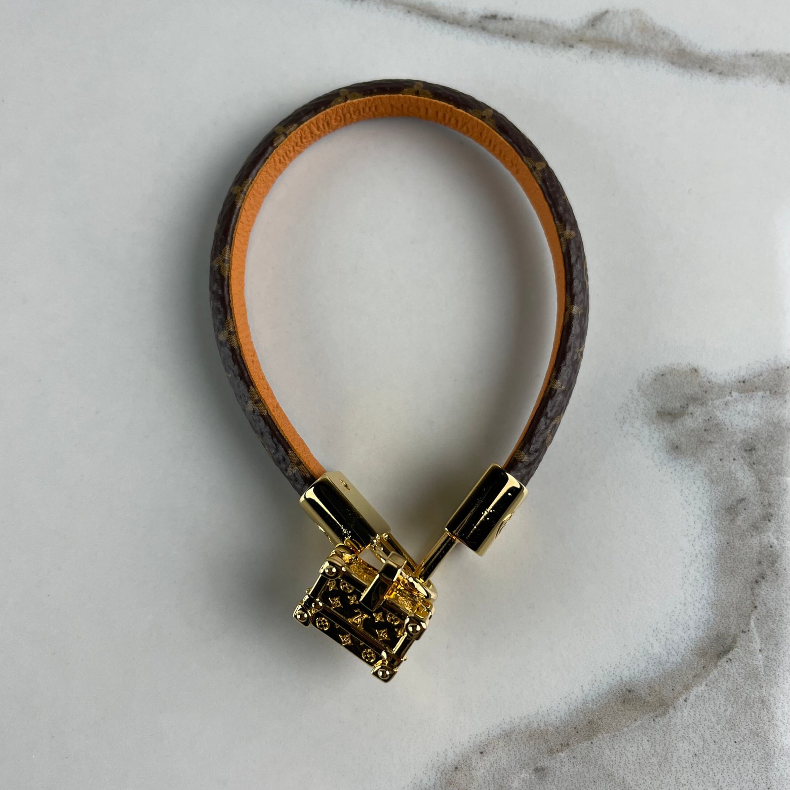 LOUIS VUITTON Bracelet à Charm Petite Malle – Image 5