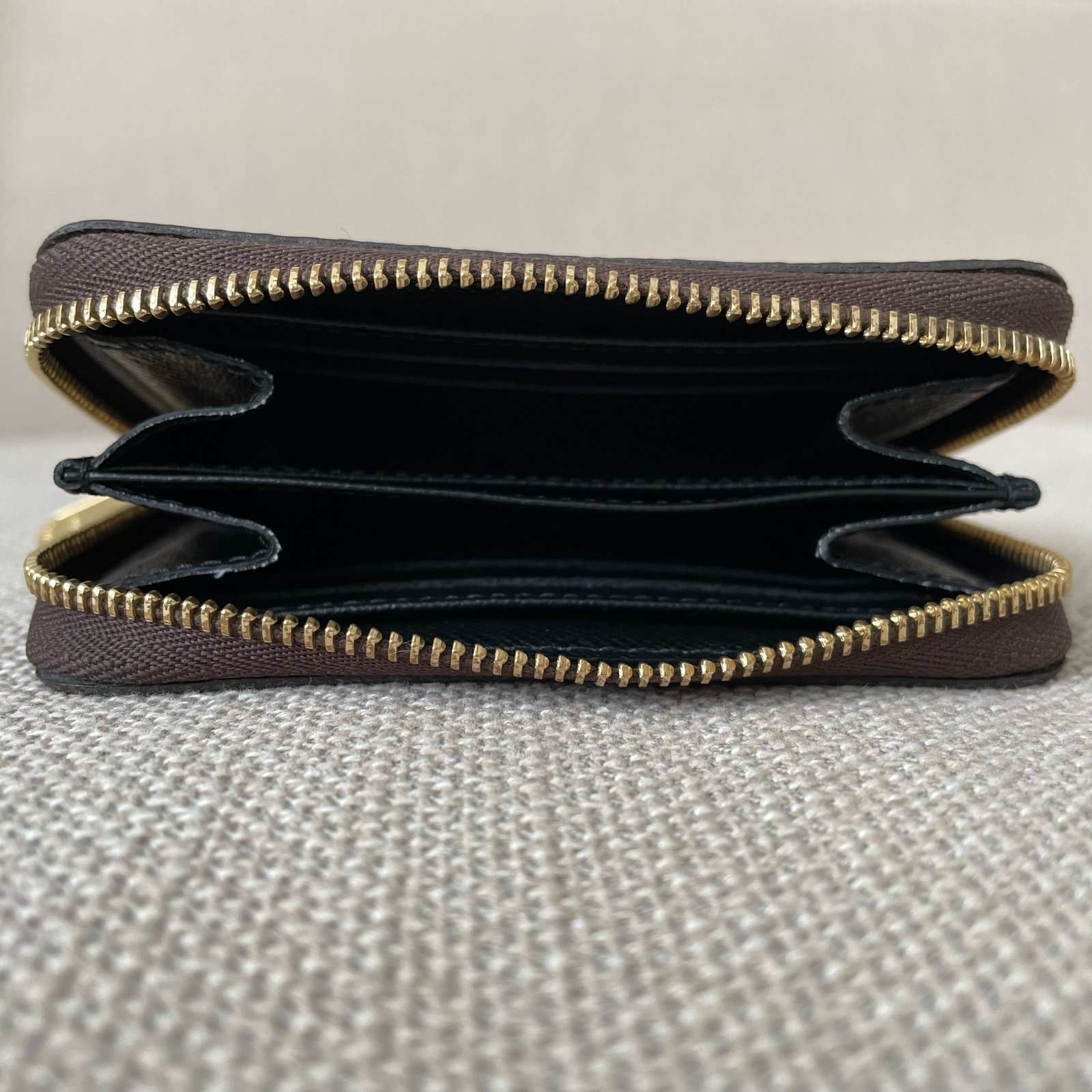 LOUIS VUITTON Zippy Coin Purse – Image 10