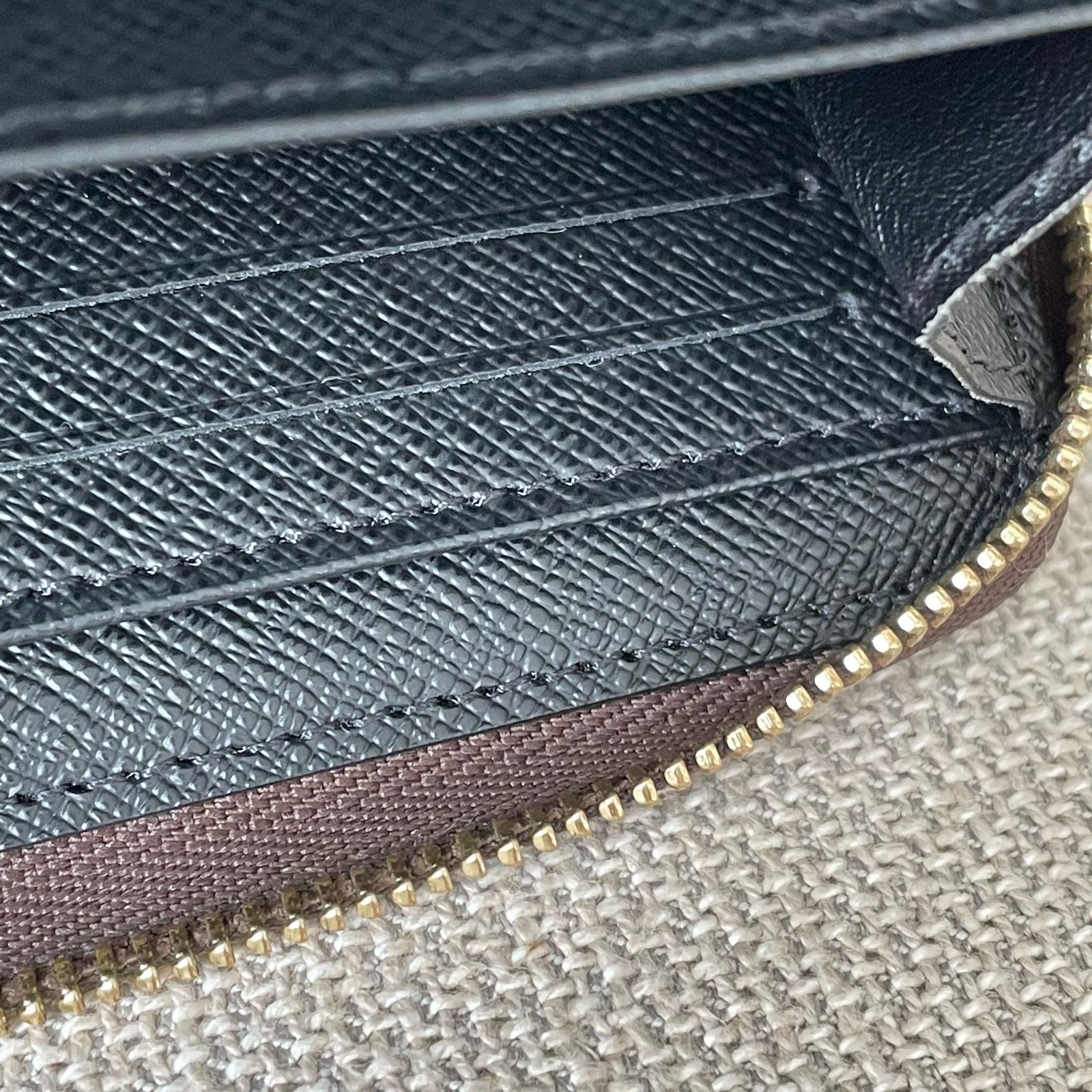 LOUIS VUITTON Zippy Coin Purse – Image 12