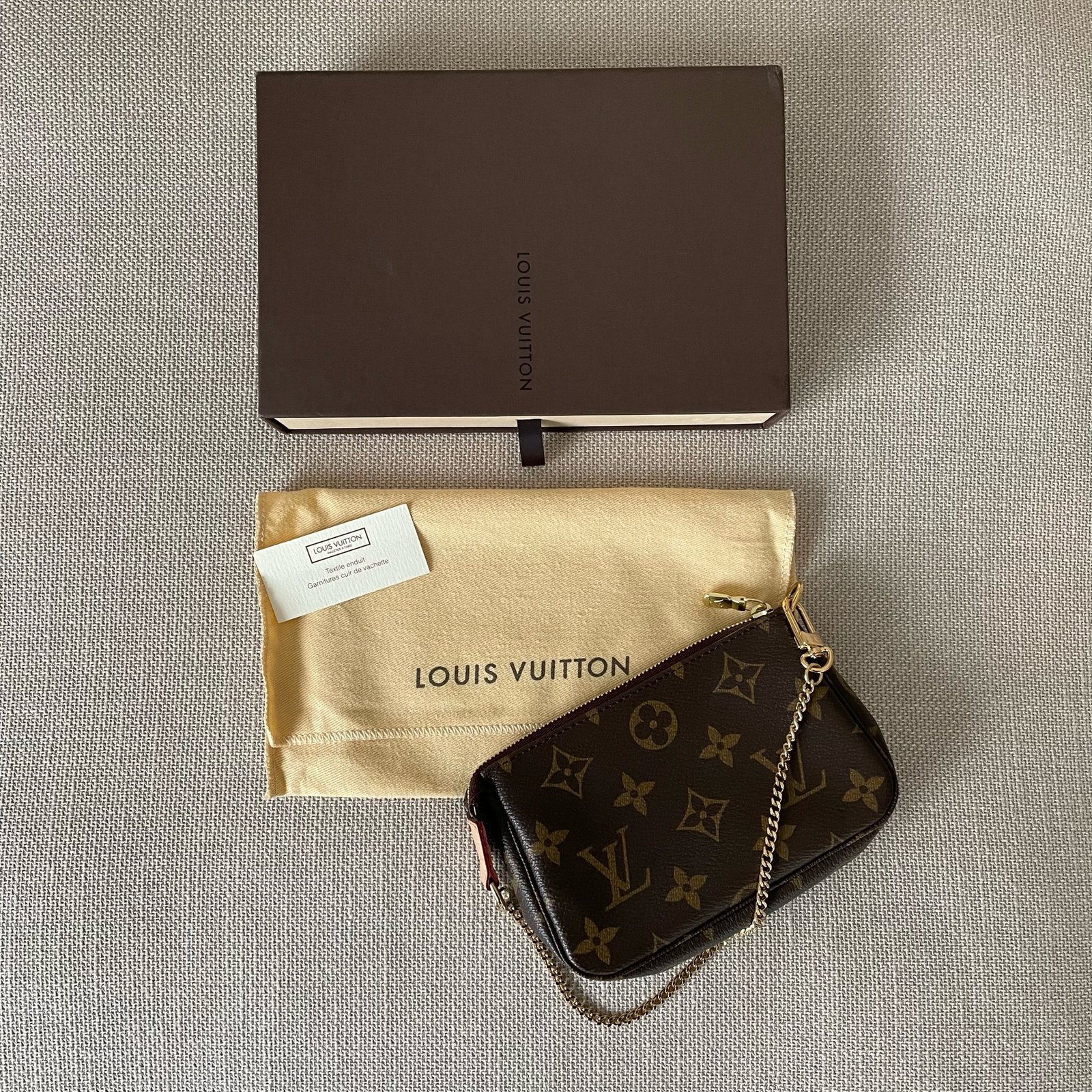 LOUIS VUITTON Pochette Accessoires Mini – Image 2