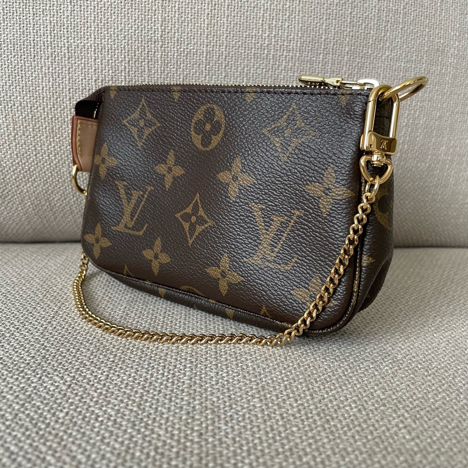 LOUIS VUITTON Pochette Accessoires Mini – Image 3