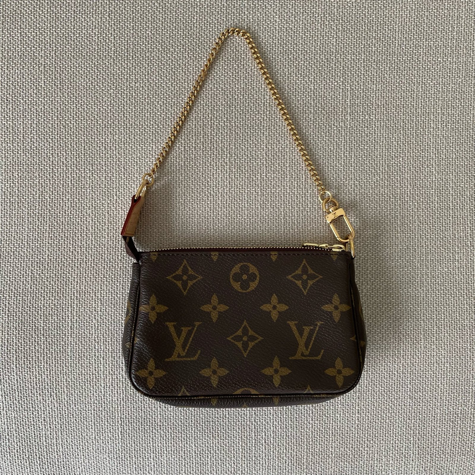 LOUIS VUITTON Pochette Accessoires Mini – Image 4
