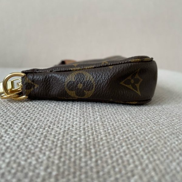 LOUIS VUITTON Pochette Accessoires Mini – Image 7