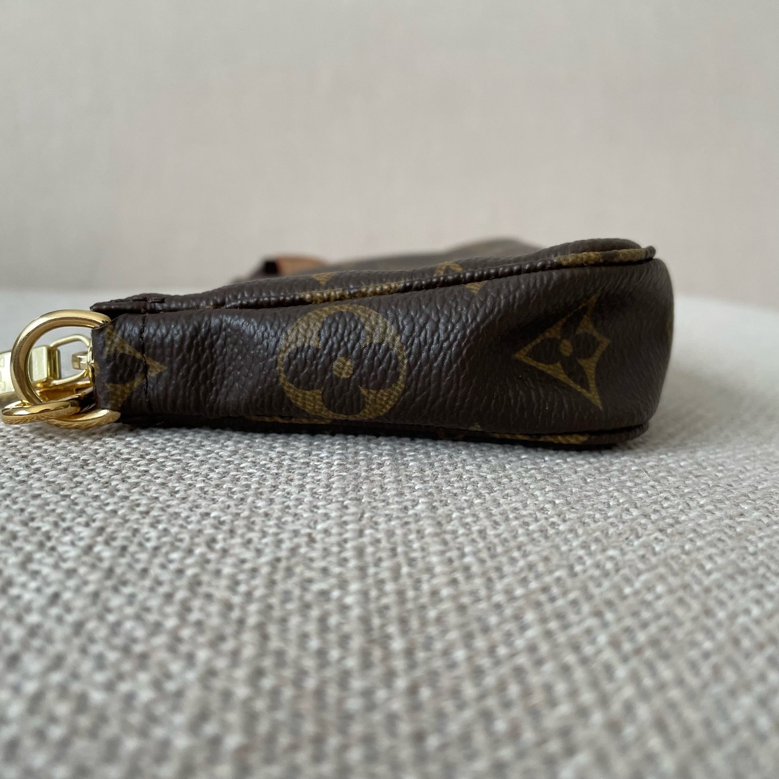 LOUIS VUITTON Pochette Accessoires Mini – Image 7