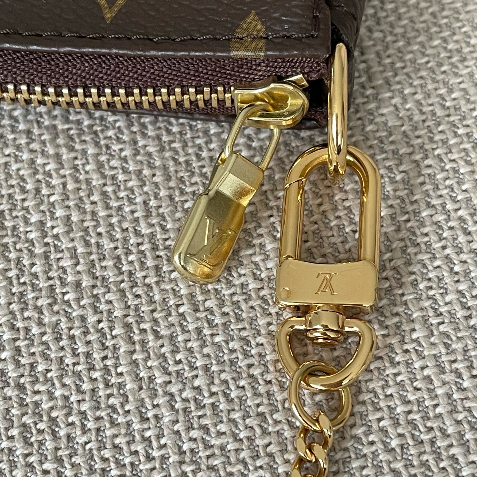 LOUIS VUITTON Pochette Accessoires Mini – Image 11