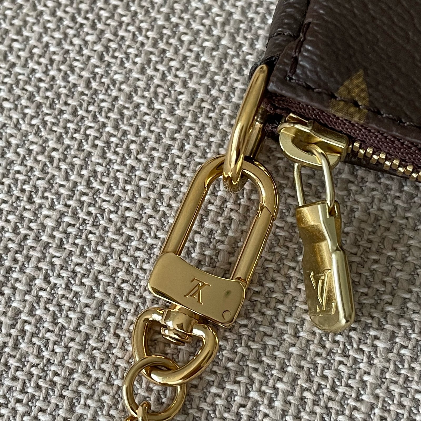 LOUIS VUITTON Pochette Accessoires Mini – Image 12
