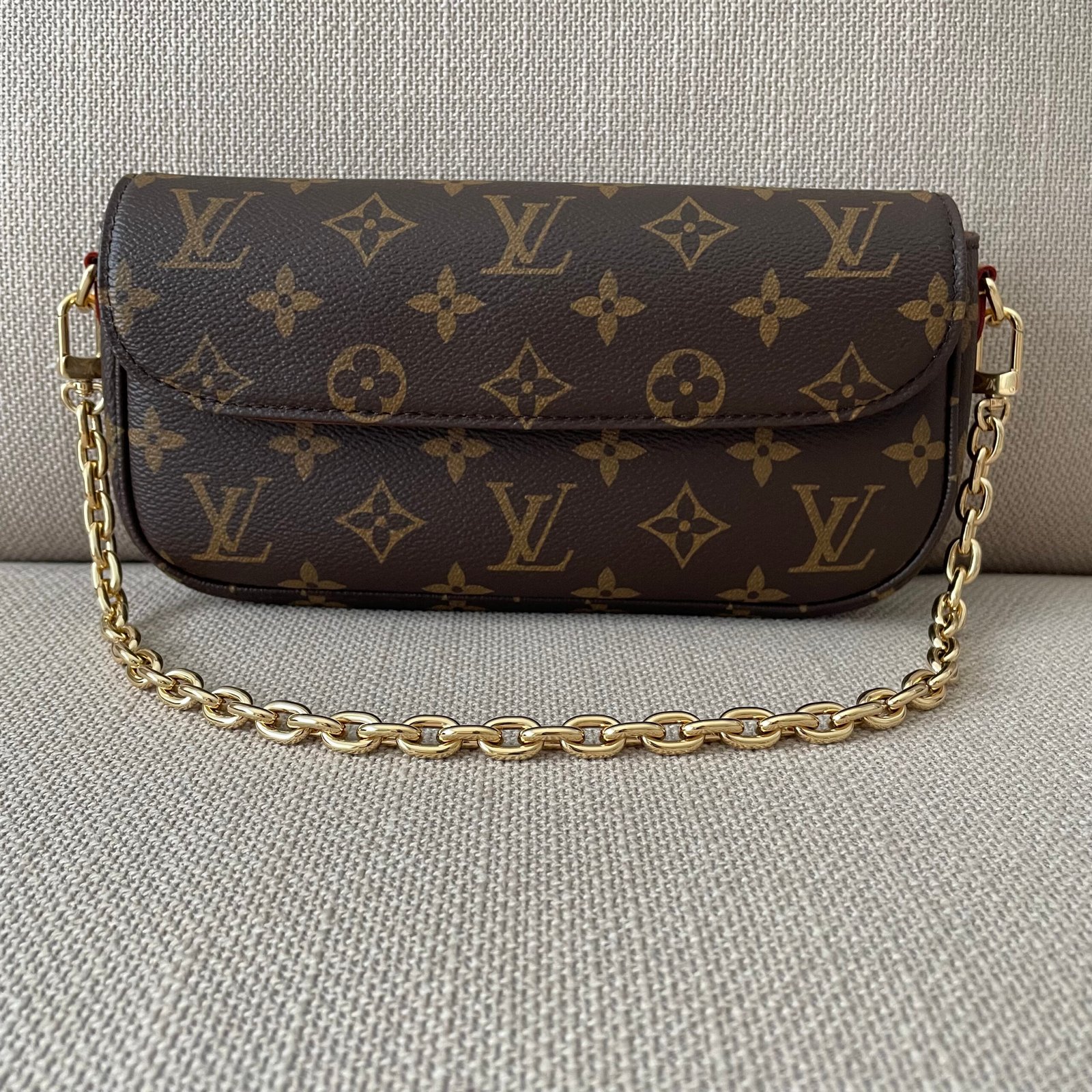 LOUIS VUITTON Ivy Chain Wallet – Image 3