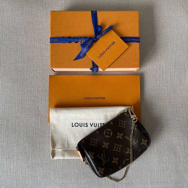 LOUIS VUITTON Pochette Accessoires Mini – Image 2