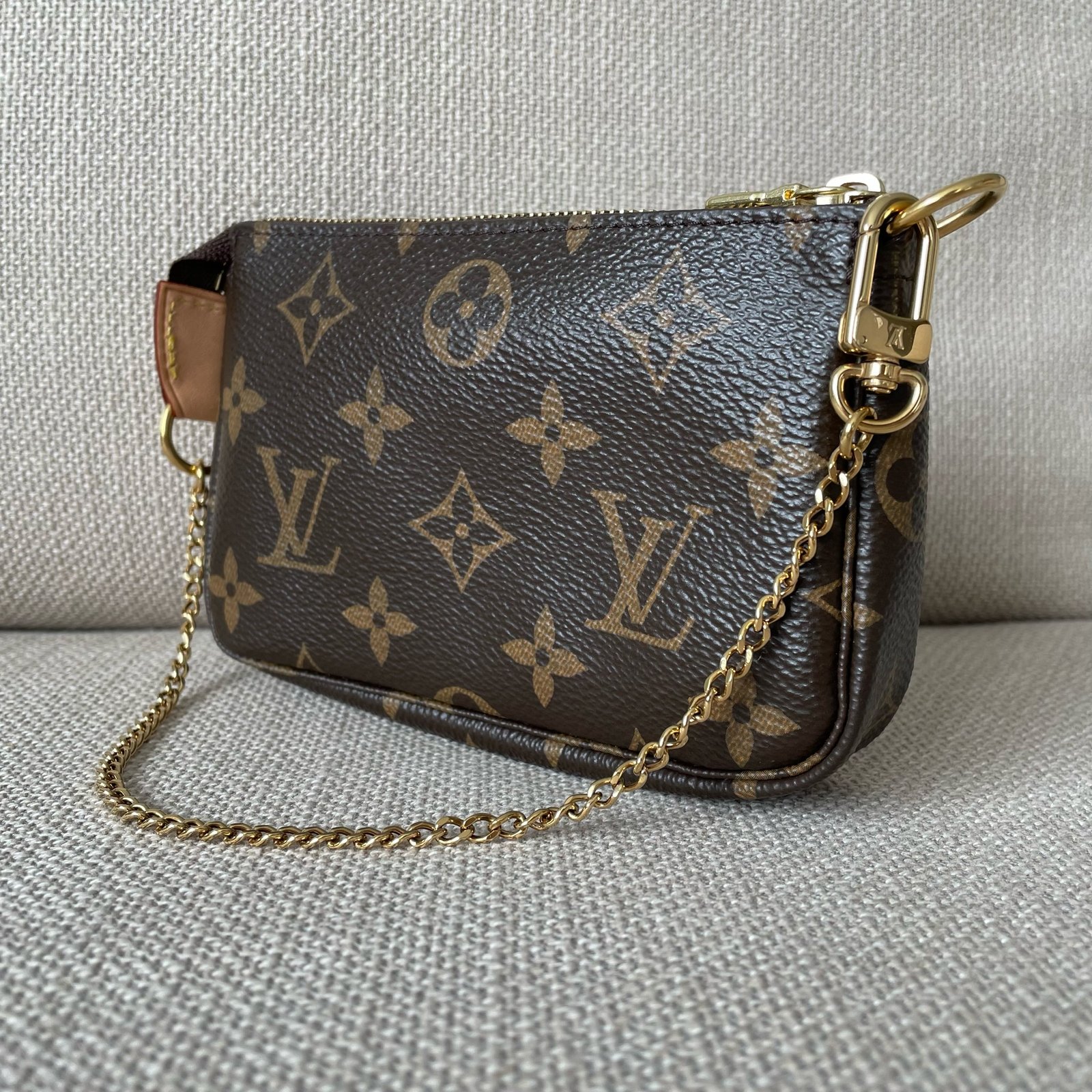 LOUIS VUITTON Pochette Accessoires Mini – Image 3