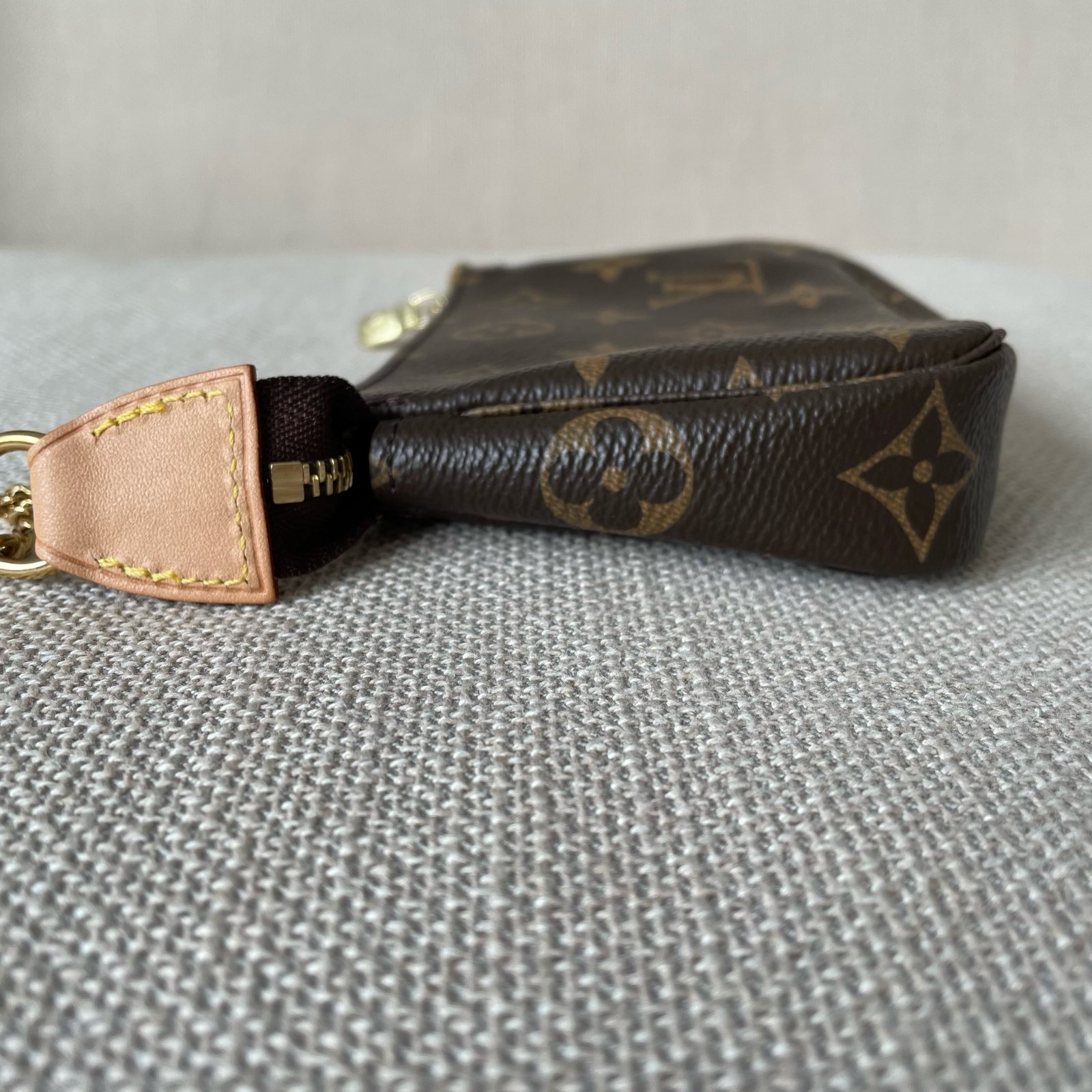 LOUIS VUITTON Pochette Accessoires Mini – Image 6