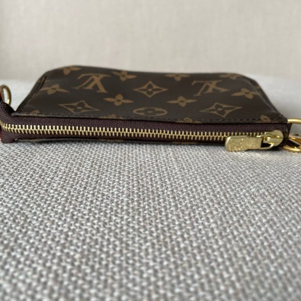 LOUIS VUITTON Pochette Accessoires Mini – Image 7