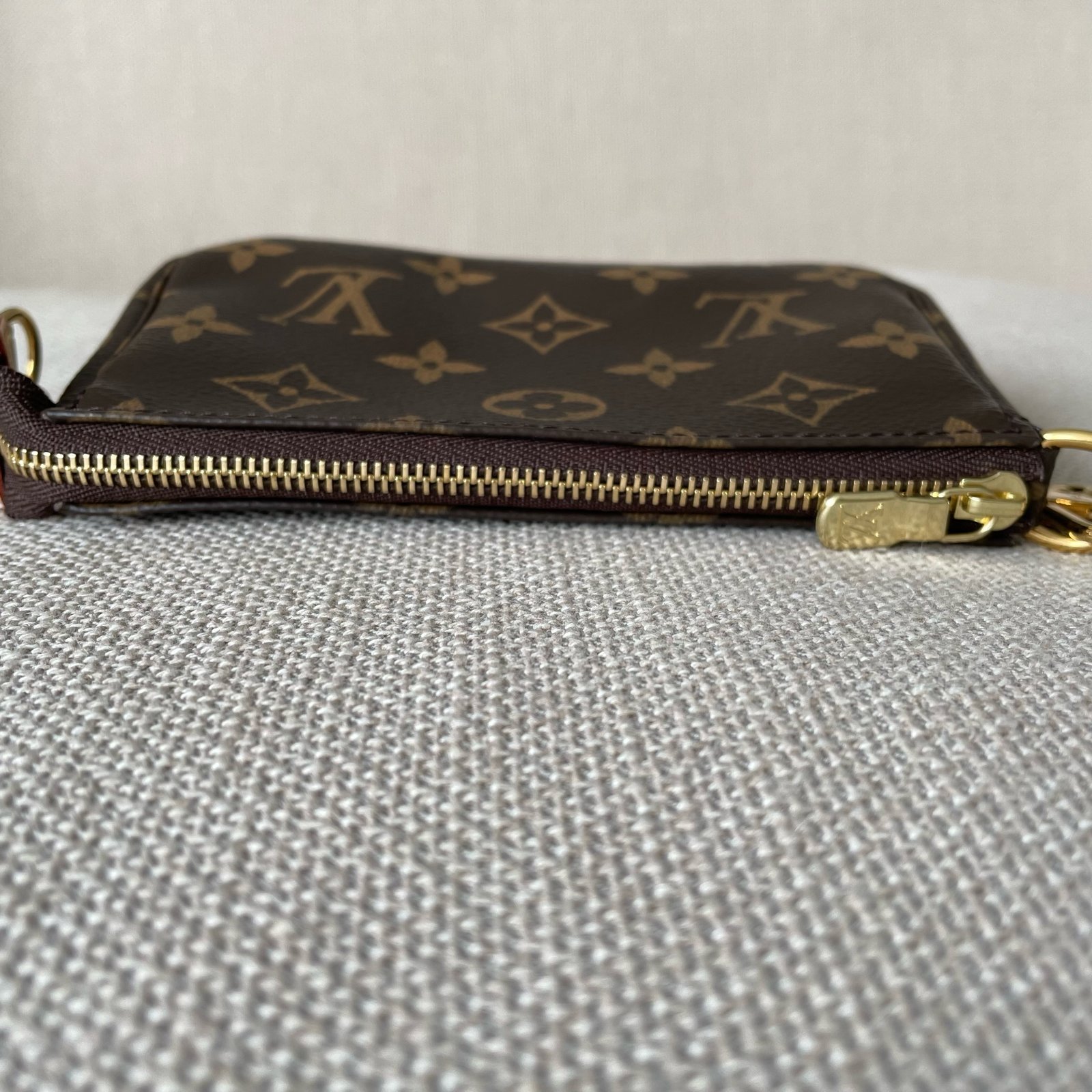 LOUIS VUITTON Pochette Accessoires Mini – Image 7