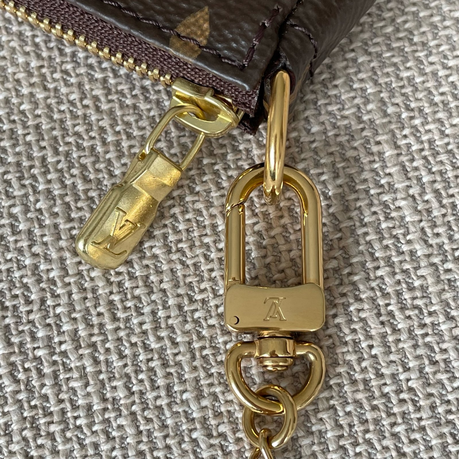 LOUIS VUITTON Pochette Accessoires Mini – Image 8