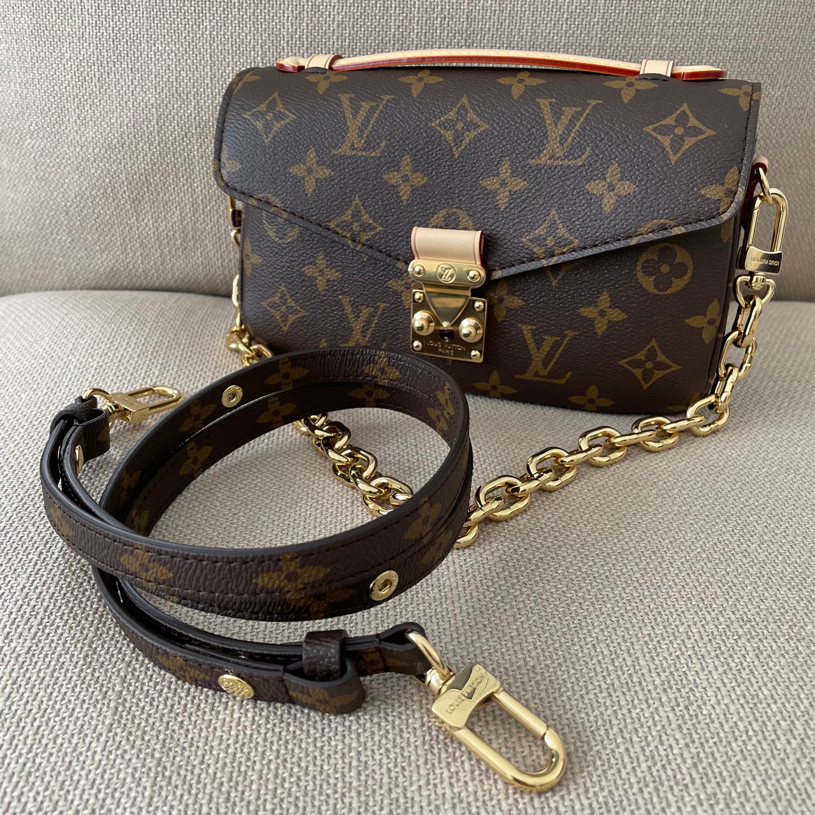 LOUIS VUITTON Pochette Métis East West – Image 2