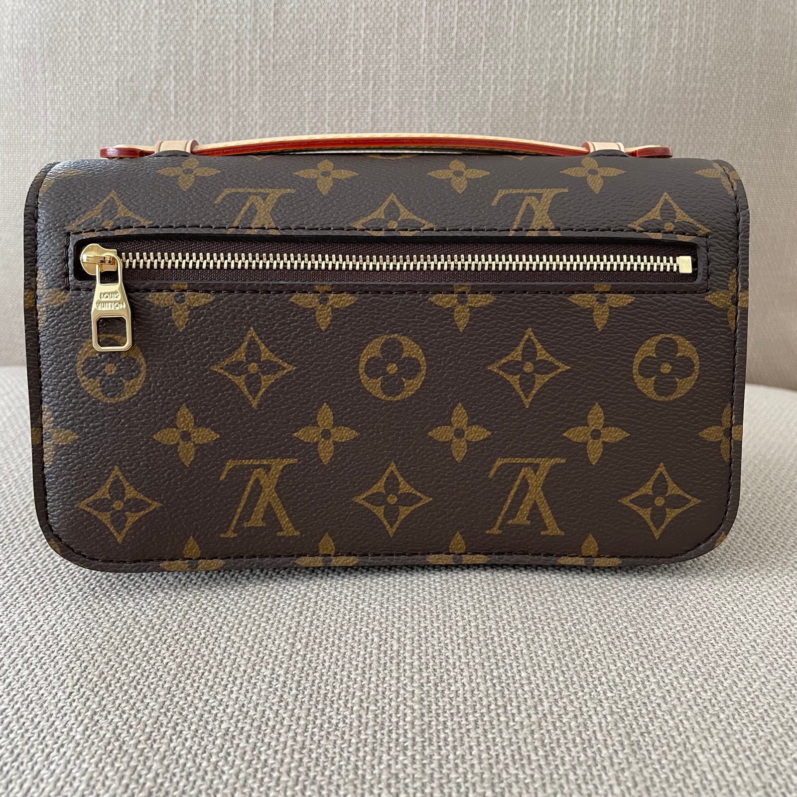 LOUIS VUITTON Pochette Métis East West – Image 3