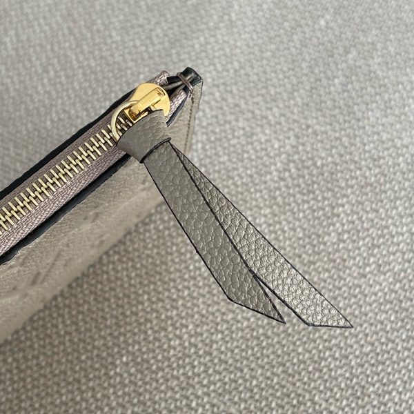 LOUIS VUITTON Flat Pocket and Zipped Pocket – Image 5