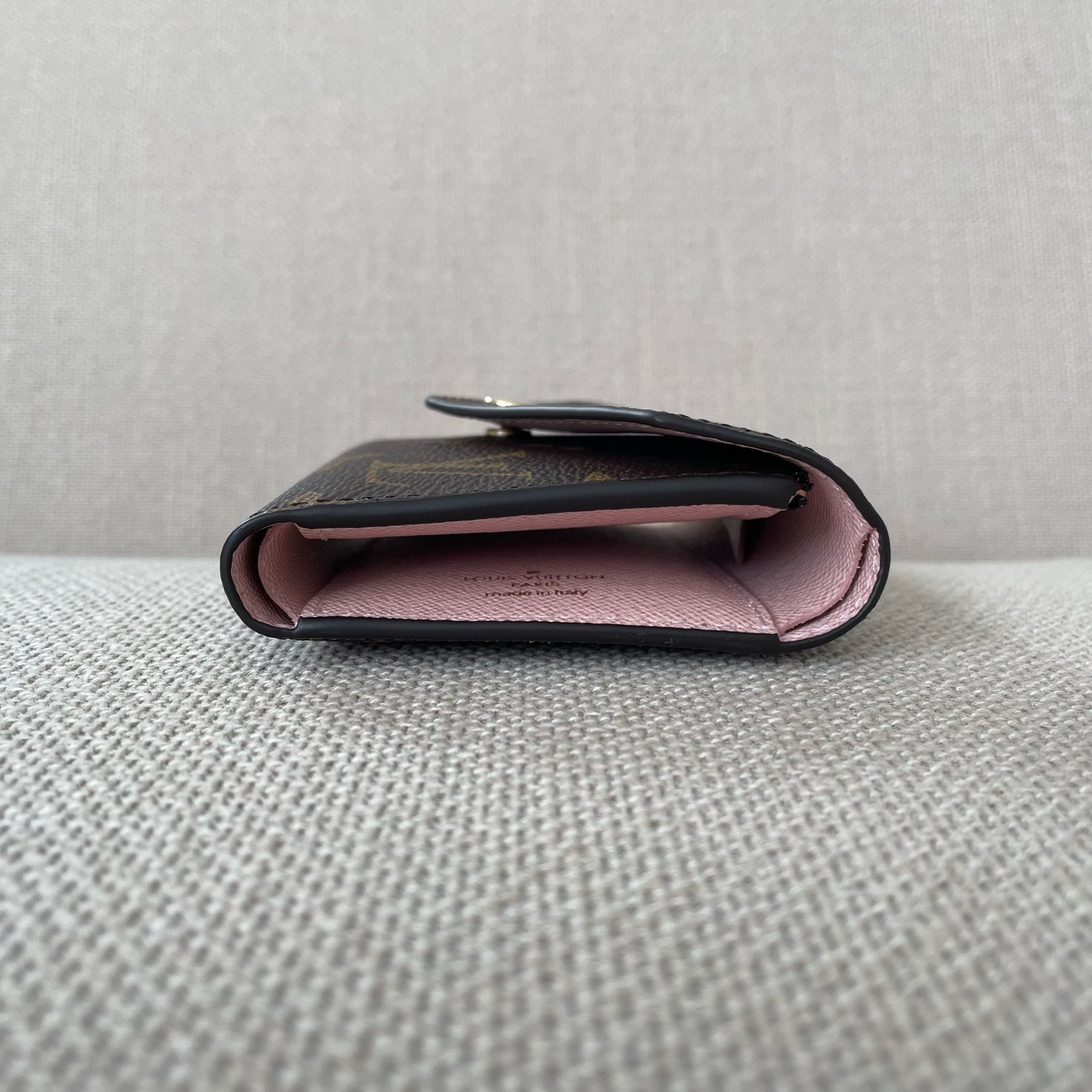 LOUIS VUITTON Victorine Wallet – Image 3