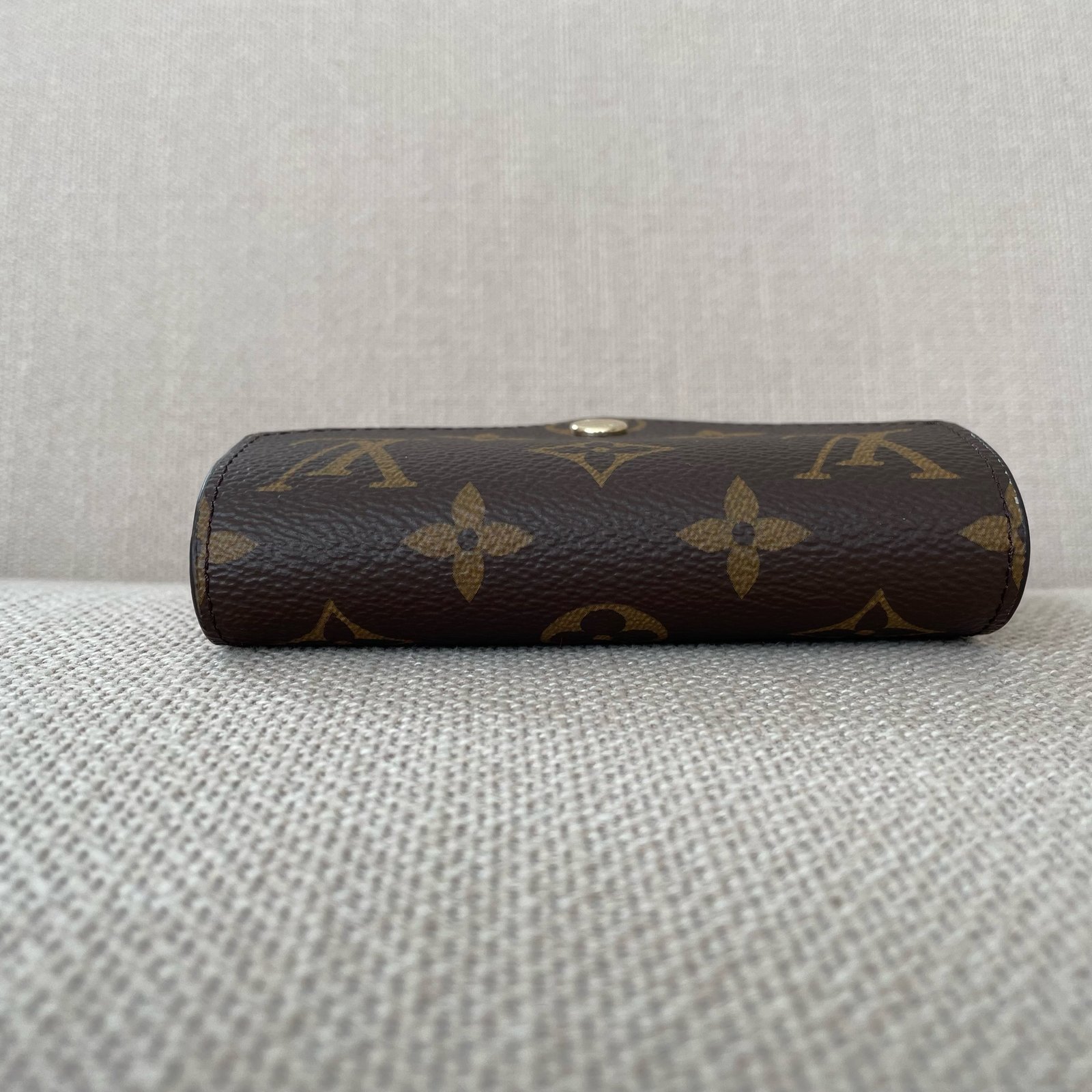 LOUIS VUITTON Victorine Wallet – Image 4