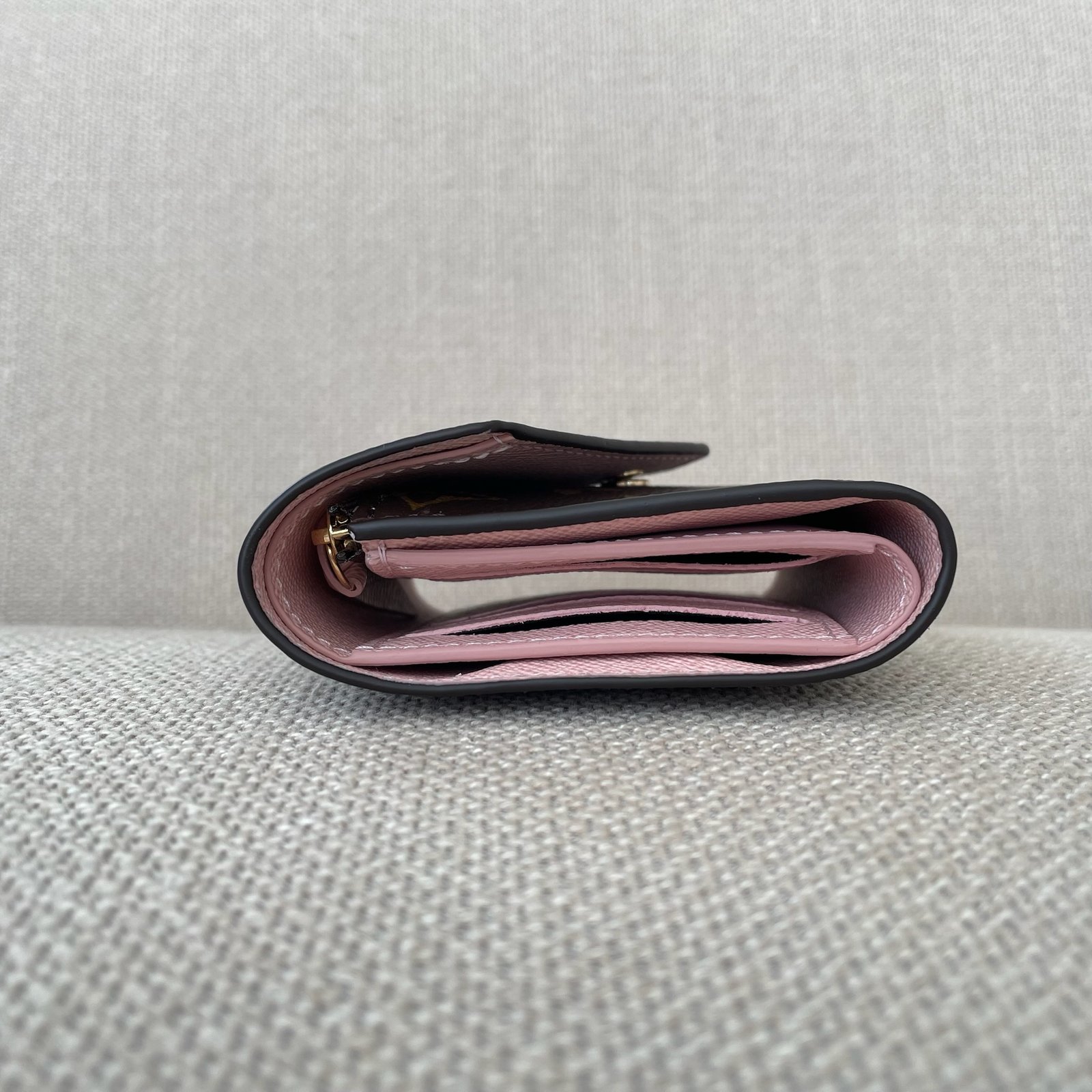 LOUIS VUITTON Victorine Wallet – Image 5