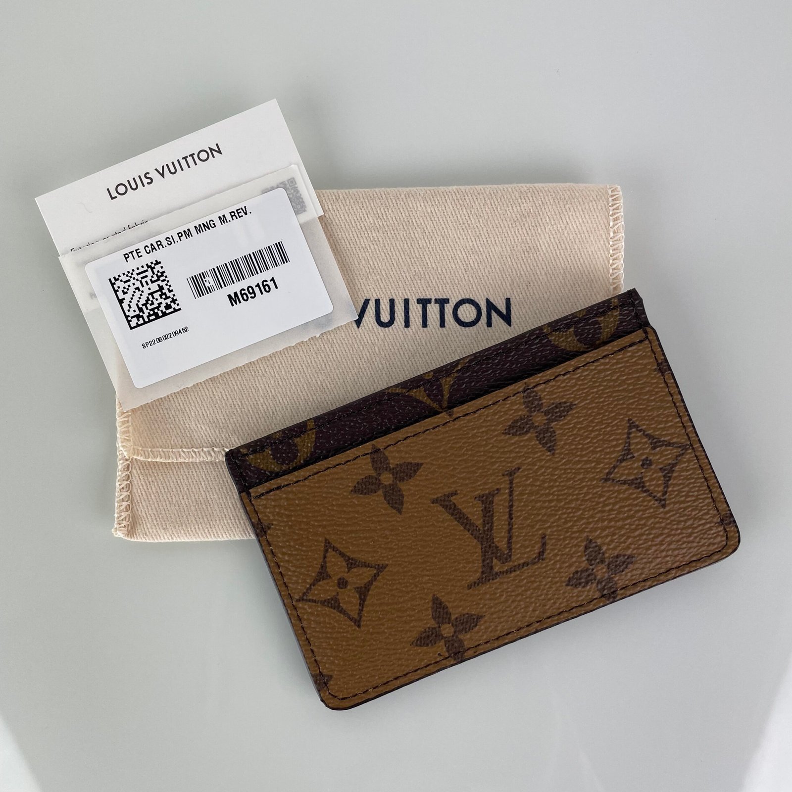 LOUIS VUITTON Card Holder – Image 2