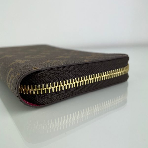 LOUIS VUITTON Zippy Wallet – Image 4